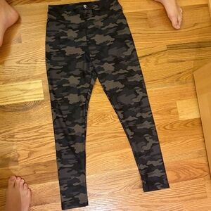 Amazon Kids Camo Leggings - Black & Gray